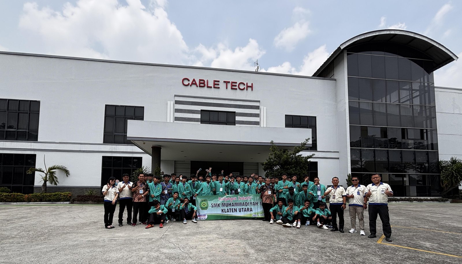 Membangun Masa Depan Bersama: Kunjungan Industri SMK Muhammadiyah Klaten Utara ke PT Cable Tech